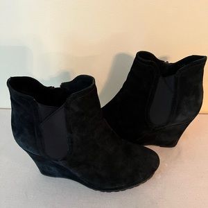 Van Eli Black wedge boot